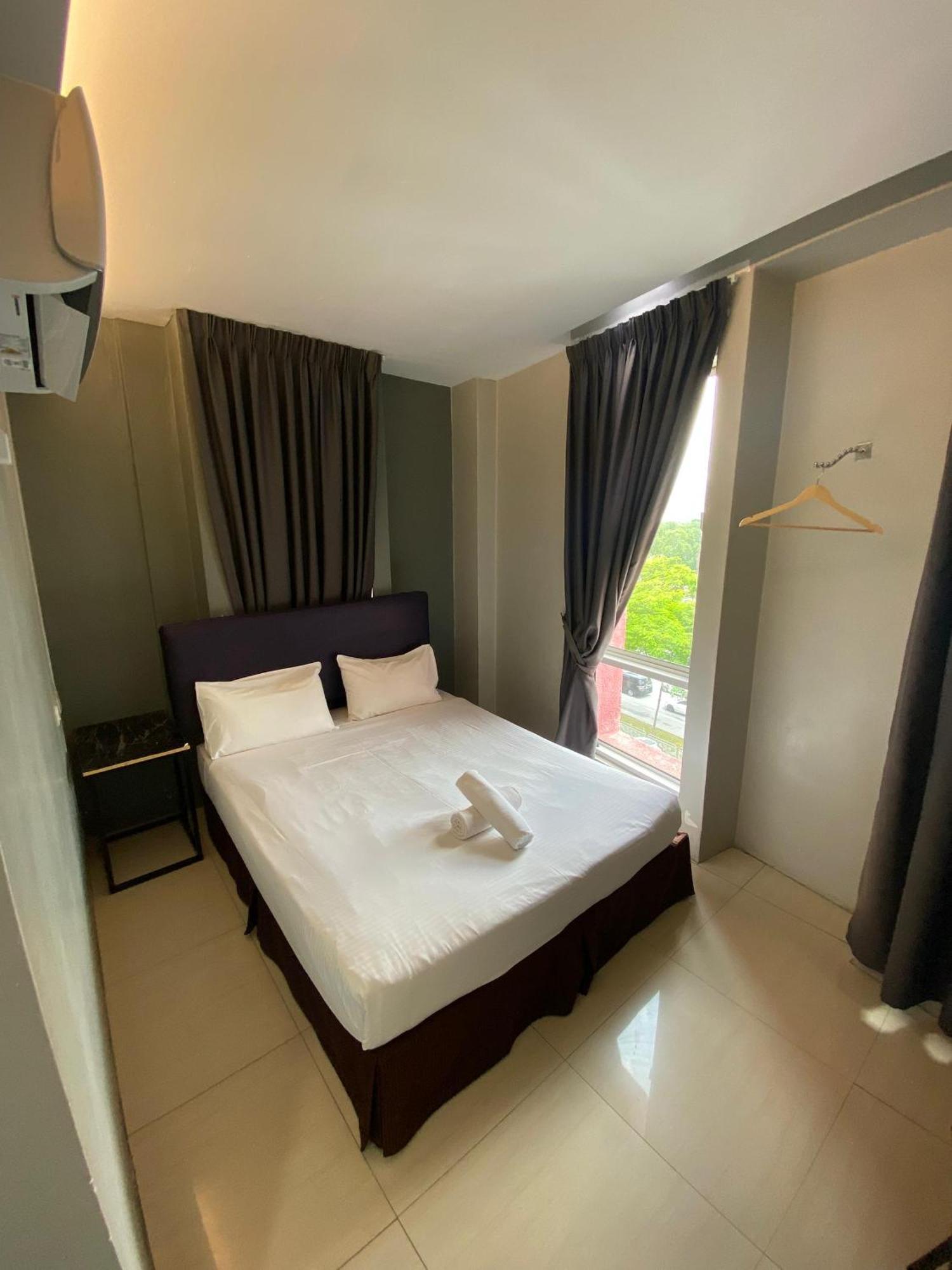 Pillows Plus Kota Damansara Exterior photo
