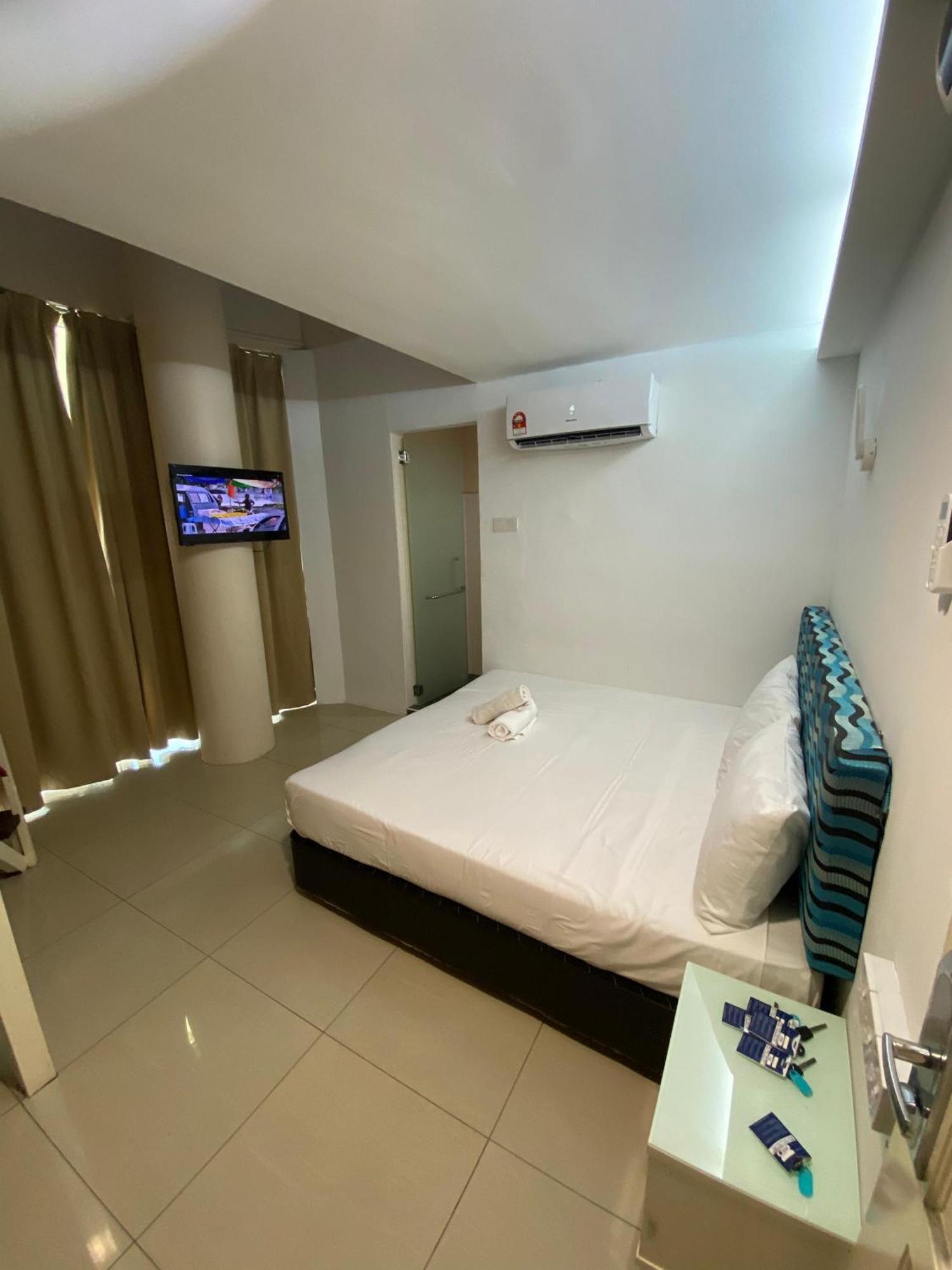 Pillows Plus Kota Damansara Exterior photo